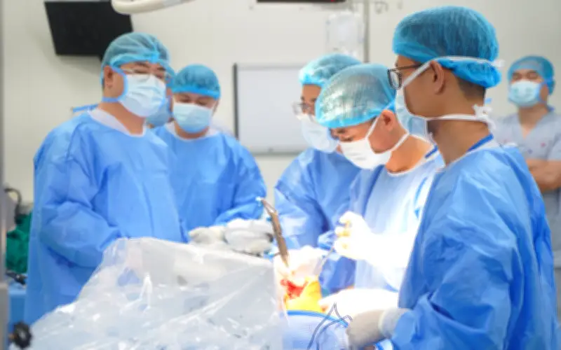 Phụ nữ 60 tuổi tại Hà Nội phẫu thuật thay khớp gối toàn phần với sự hỗ trợ của robot