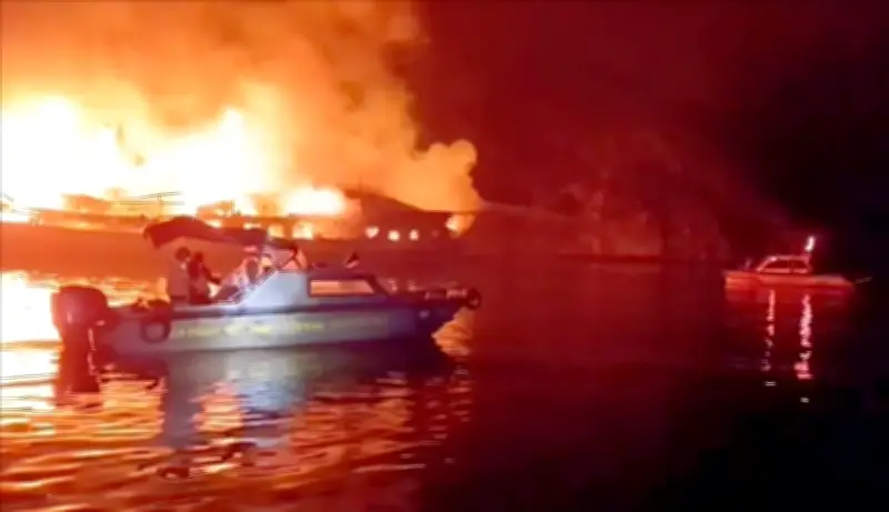 Phó Thủ tướng chỉ đạo khẩn sau vụ cháy tàu du lịch trên Vịnh Hạ Long