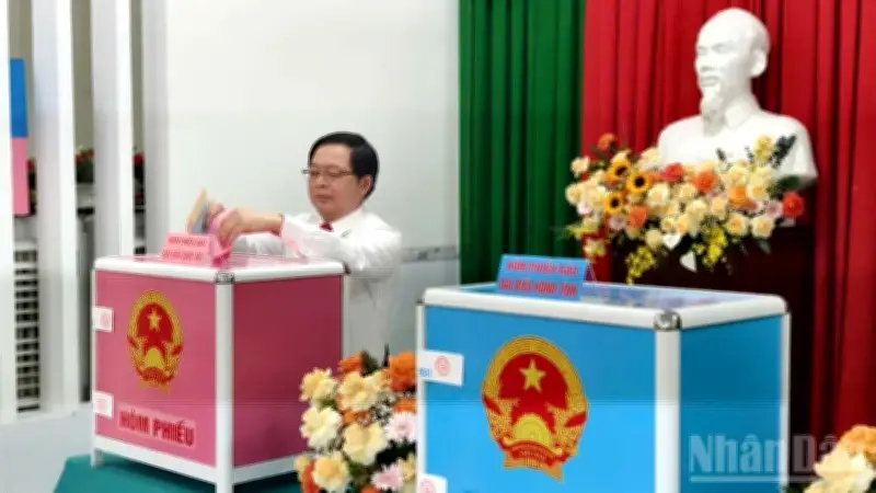 Phó Thủ tướng Hồ Quốc Dũng Bỏ Phiếu: Không Khí Trang Nghiêm, Dân Chủ Tại Phường Quy Nhơn Nam