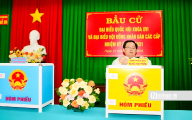 Phó Thủ tướng Hồ Quốc Dũng bỏ phiếu đầu tiên tại Gia Lai trong ngày bầu cử