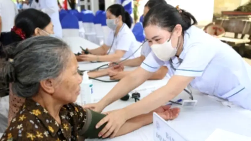 Phó Thủ tướng Lê Thành Long ký kế hoạch triển khai Nghị quyết 261 về chăm sóc sức khỏe nhân dân