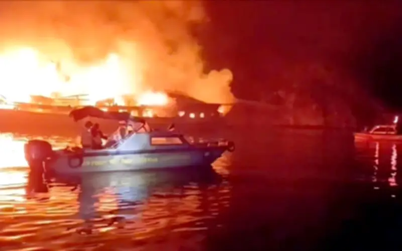 Phó Thủ tướng Mai Văn Chính chỉ đạo khẩn trương khắc phục vụ cháy tàu du lịch tại Hạ Long