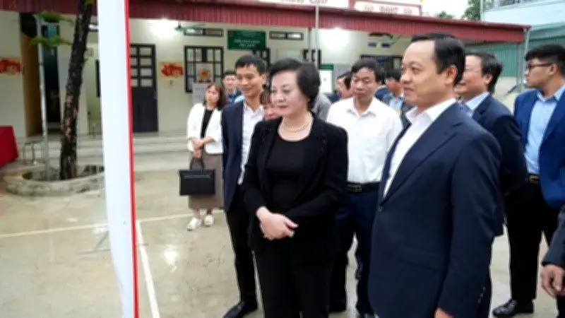 Phó Thủ tướng Phạm Thị Thanh Trà kiểm tra công tác bầu cử và vận hành chính quyền tại Điện Biên