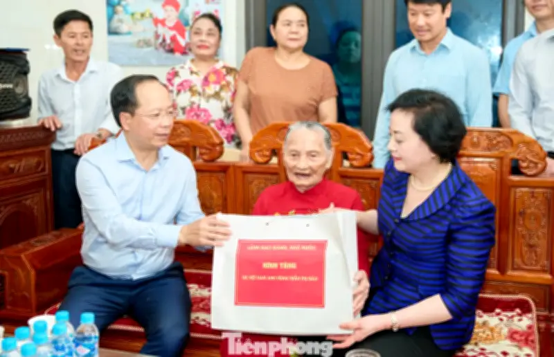 Phó Thủ tướng Phạm Thị Thanh Trà thăm Mẹ Việt Nam Anh hùng và kiểm tra trung tâm hành chính tại Hà Tĩnh