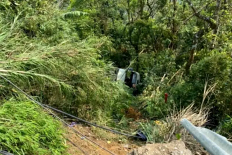 Phú Thọ: Xe ô tô 29 chỗ mất phanh lao xuống vực tại khu vực xã Tản Đà