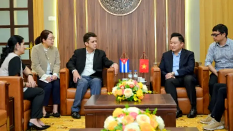 Phó Tổng Biên tập Báo Nhân Dân tiếp Đoàn công tác Đại sứ quán Cuba tại Hà Nội