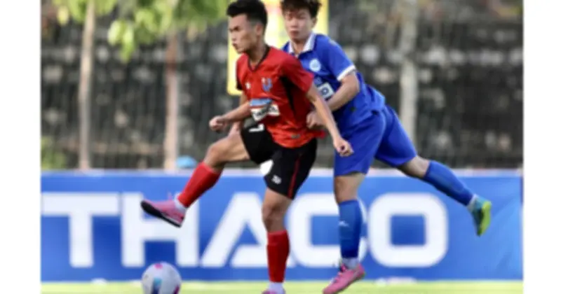 Phan Văn Long Vũ ghi bàn đẹp mắt, giúp IUH cầm hòa NTU tại TNSV THACO Cup 2026