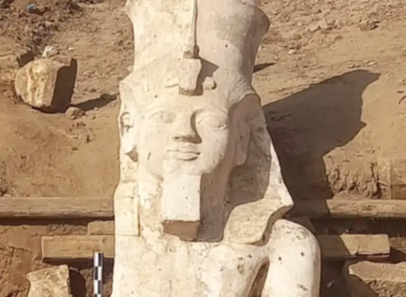 Phục chế thành công đầu tượng Pharaoh Ramses II tại đền thờ Abydos
