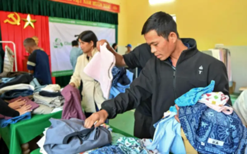 Phiên Chợ Ấm Áp Giữa Núi Rừng: UNIQLO Trao Tặng 3000 Trang Phục Cho Đồng Bào Giẻ Triêng