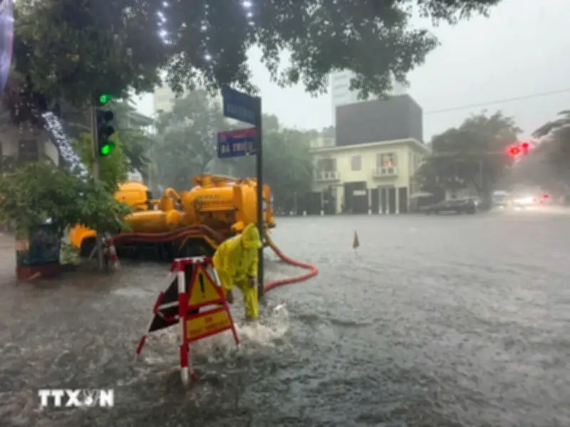 Phân Làn Giao Thông Quanh Hồ Hoàn Kiếm Để Thi Công Chống Ngập