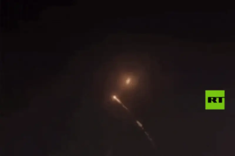 Phòng không Mỹ lọt lưới tên lửa Iran, căn cứ Trung Đông rung chuyển