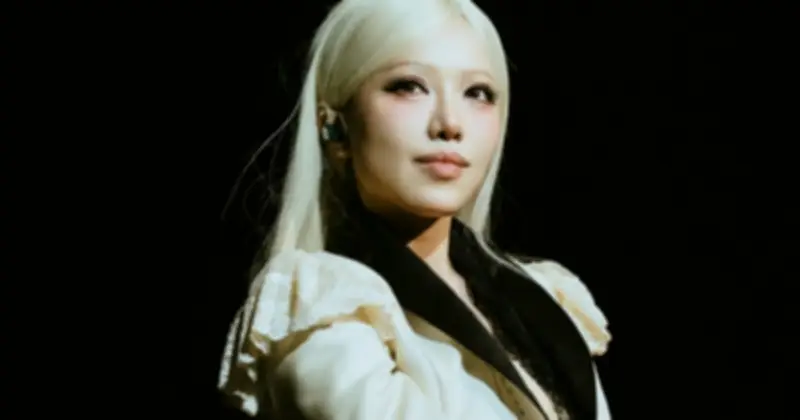 Phùng Khánh Linh hạnh phúc vỡ òa với live concert đầu tiên thu hút hàng ngàn khán giả