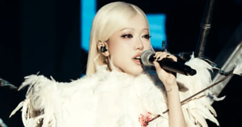 Phùng Khánh Linh khóc trước 2.000 người, kể về quá khứ nhiều nỗi đau