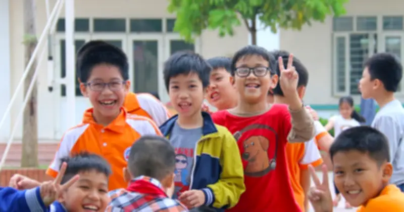 Phường nào ở Hà Nội có trung bình số học sinh lớp cao nhất hiện nay?