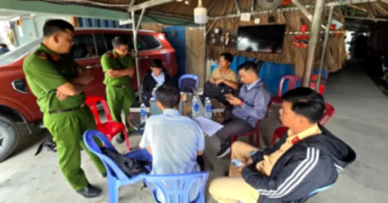 Phát hiện loạt vi phạm tại các bãi xe đầu kéo, container trên đường Võ Chí Công, TP.HCM