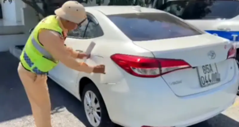 Phát hiện ô tô hết hạn đăng kiểm vẫn chạy trên cao tốc Vĩnh Hảo - Phan Thiết