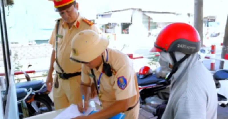 Phạt nặng vượt đèn đỏ đường sắt: Mức phạt khác biệt so với đường bộ