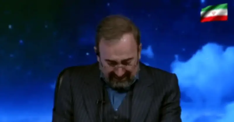 Phát thanh viên Iran bật khóc khi đưa tin về cái chết của lãnh tụ tối cao