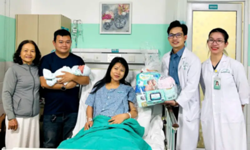 Point Grey trao hơn 900 phần quà trị giá gần nửa tỷ đồng cho sản phụ dịp Tết Bính Ngọ