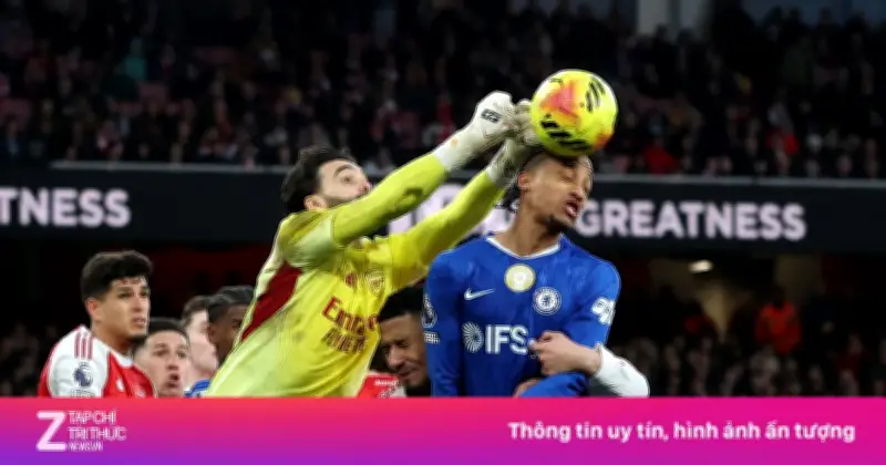 Premier League Biến Vòng Cấm Thành 'Sàn Vật'? Bóng Chết Làm Dậy Sóng Tranh Cãi Luật Lệ