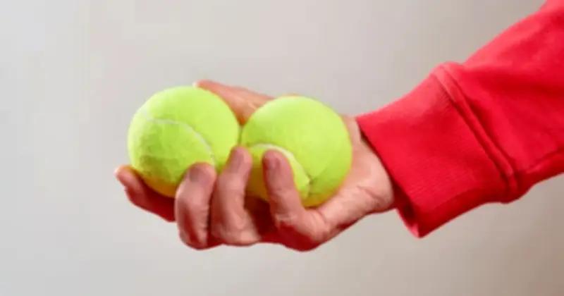 Quả bóng tennis: Món đồ nhỏ hữu ích không ngờ trong hành lý xách tay khi bay