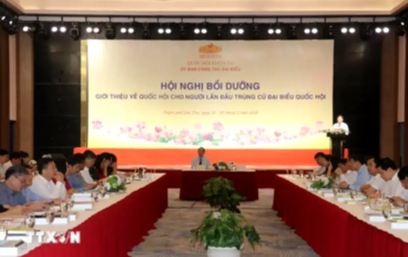 Quốc hội khóa XVI tổ chức hội nghị bồi dưỡng cho đại biểu mới tại Cần Thơ