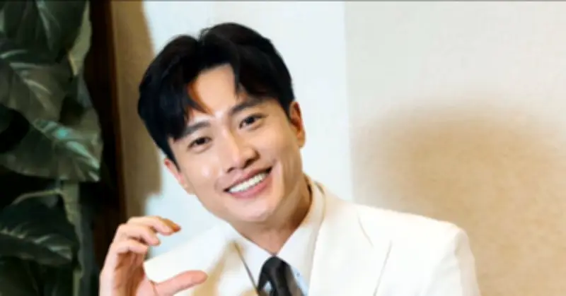 Quốc trưởng Tôi: Đi với cô gái nào cũng bị đồn hẹn hò, yêu đương