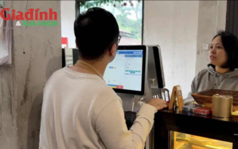 Quán Cà Phê Đặc Biệt: Nơi Người Tự Kỷ Kể Câu Chuyện Của Mình