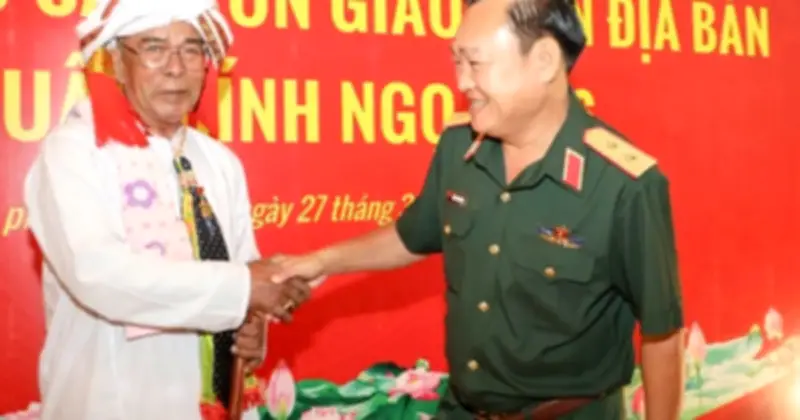 Quân khu 7 gặp mặt chức sắc tôn giáo, tăng cường đoàn kết quân - dân