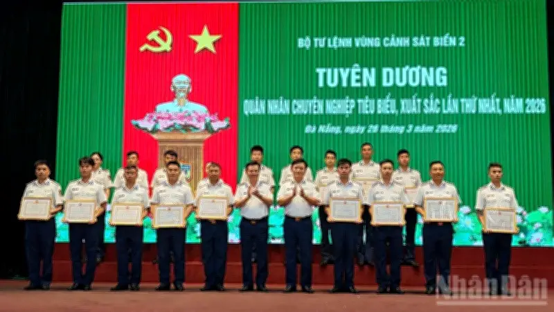 Quân Nhân Chuyên Nghiệp Vùng 2 Cảnh Sát Biển: Những Người Giữ Nhịp Thầm Lặng Trên Biển