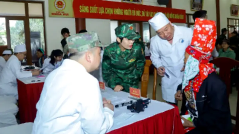Quân Y Việt - Trung Khám Chữa Bệnh Miễn Phí Tại Biên Giới Quảng Ninh