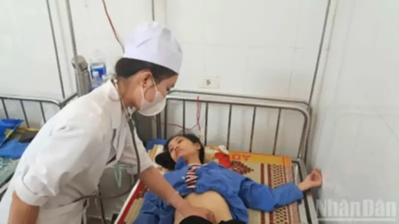 Quảng Ngãi: 19 người ngộ độc thực phẩm sau khi ăn bánh mì, Cục An toàn thực phẩm chỉ đạo khẩn