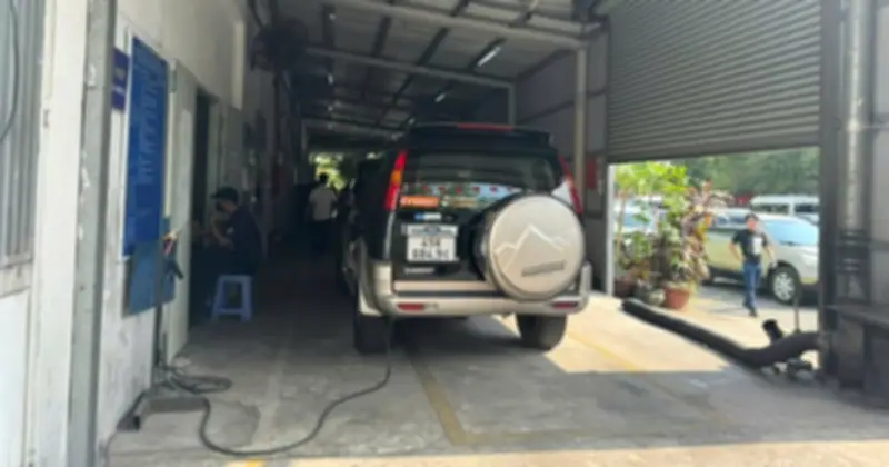 Quy trình đạp thốc ga kiểm khí thải vẫn áp dụng, chủ xe lo ngại hư hỏng động cơ