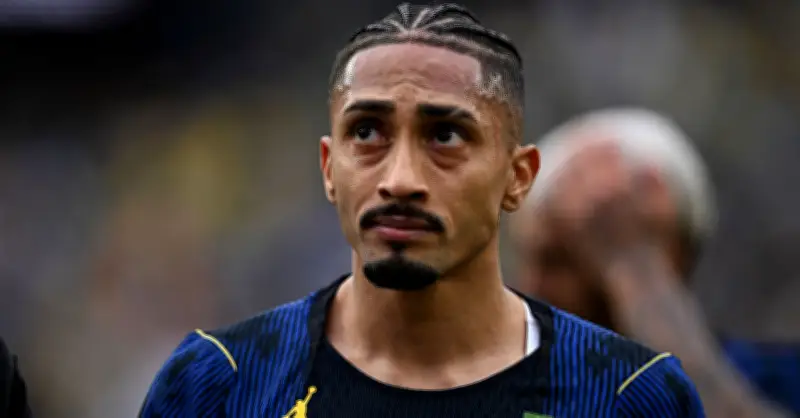 Raphinha chấn thương, Barcelona đối mặt khủng hoảng nhân sự ở giai đoạn nước rút