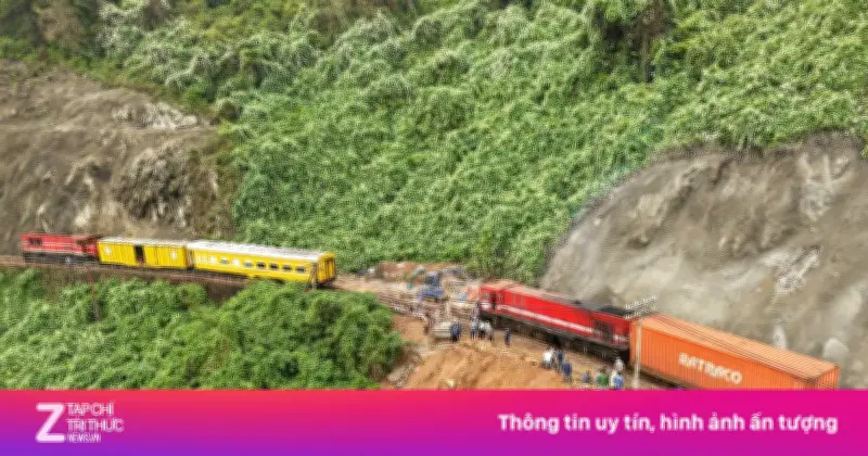 Đá rơi liên tiếp trên đèo Hải Vân, nhiều tuyến tàu Bắc - Nam phải tạm dừng