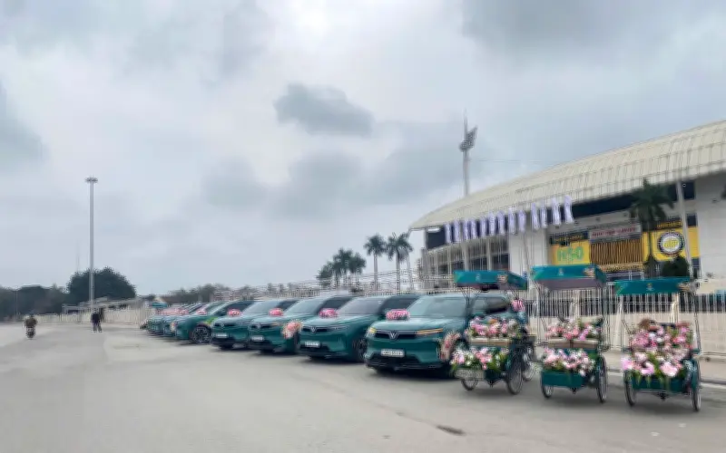 Roadshow Vinhomes Green Paradise Rực Rỡ Trên Phố Hà Nội Dịp 8/3