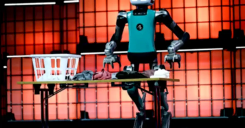 Robot hình người giá 2 USD/giờ: Bước ngoặt hủy diệt lao động giá rẻ trong nhà máy