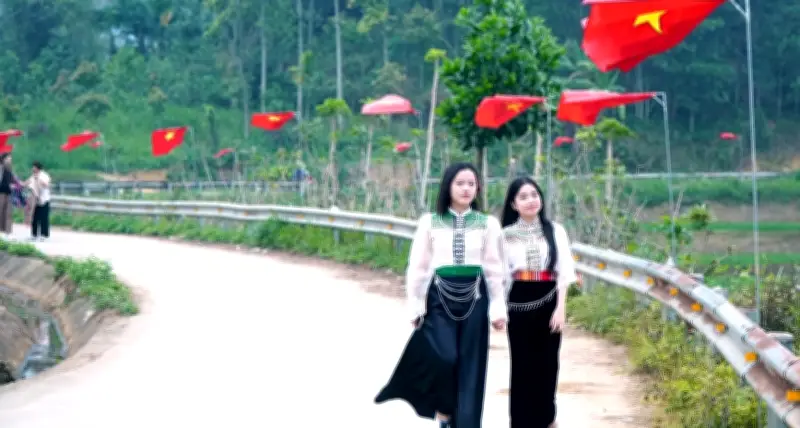 Rộp cổ họa trên con đường chữ S trước ngày bầu cử ở Thanh Hóa