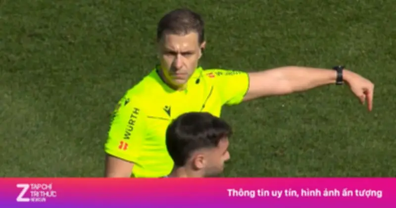 Sự cố còi inh ỏi suýt phá hỏng trận đấu của Barcelona tại La Liga