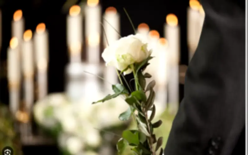 Sau khi đi đám tang về, cần làm gì để xua tan âm khí, bảo vệ sức khỏe?