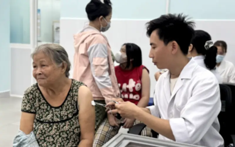 Sau Tết, số người tiêm vắc xin dại tại TP.HCM tăng vọt gấp 4-5 lần