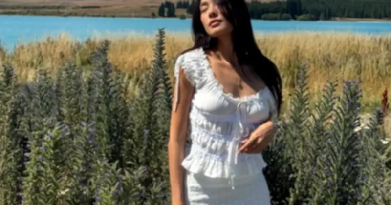 Sắc Trắng Tinh Giản: Bí Quyết Diện Đồ Thanh Lịch, Nổi Bật Mọi Dịp