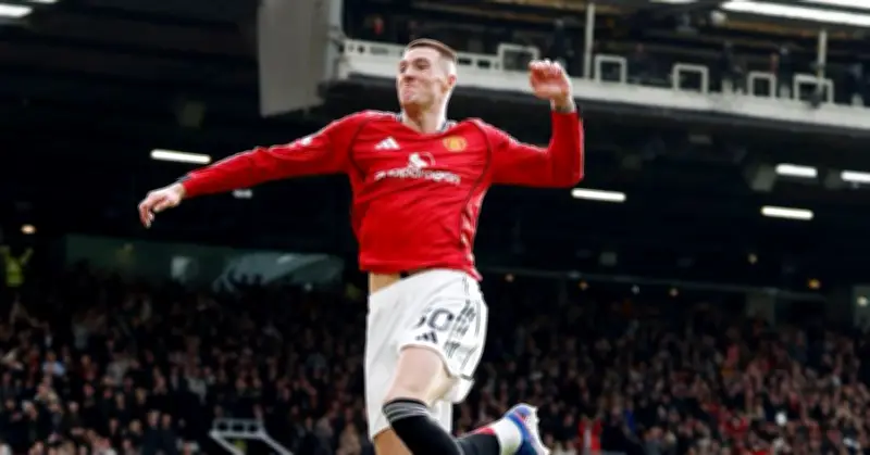 Sesko tỏa sáng, MU lội ngược dòng thắng nghẹt thở Crystal Palace 2-1