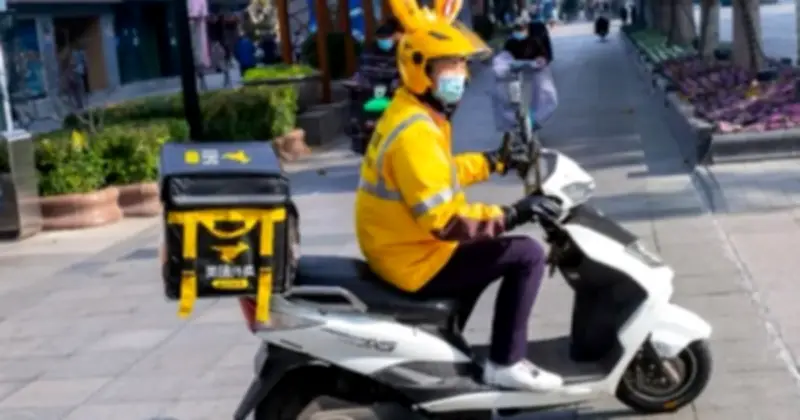 Shipper Trung Quốc làm 17 giờ/ngày, chỉ ăn 1 bữa: Áp lực đằng sau nền kinh tế số