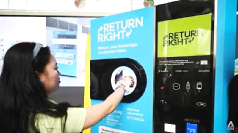 Singapore triển khai chương trình thu gom vỏ chai toàn quốc từ 1/4