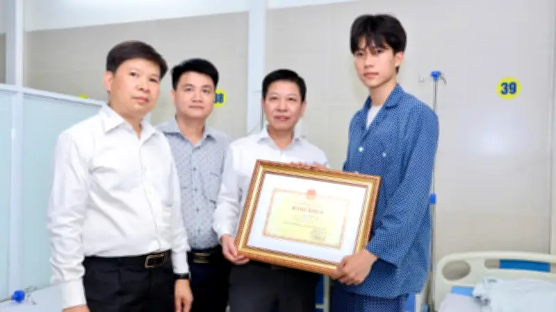 Sinh viên Bách khoa Hà Nội được Bộ Giáo dục tặng bằng khen vì dũng cảm cứu người trong vụ cháy