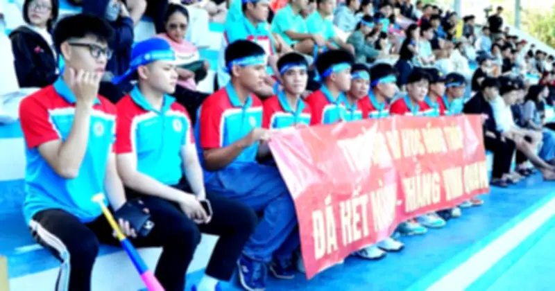 Sinh viên ĐH Đồng Tháp vượt 500km tiếp lửa đội bóng tại giải TNSV THACO Cup 2026