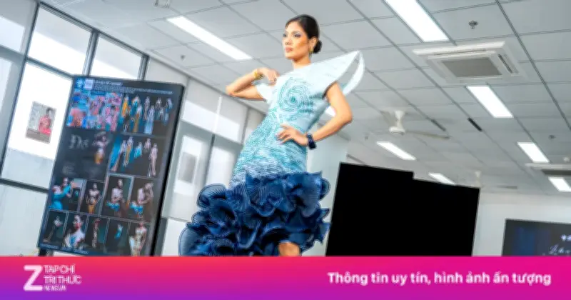 Sinh viên Đại học Kiến trúc Hà Nội trình diễn đồ án tốt nghiệp thời trang trị giá hàng trăm triệu
