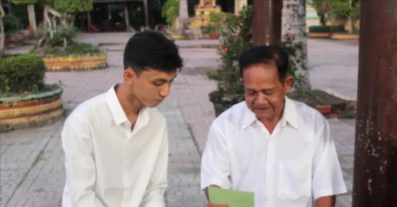 Sinh viên Đại học Trà Vinh tích cực tìm hiểu ứng cử viên Quốc hội và HĐND