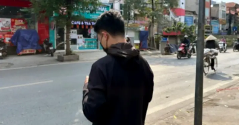 Sinh Viên Đối Mặt 'Bão Giá': Cắt Giảm Chi Tiêu, Làm Thêm Giờ Để Sống Sót